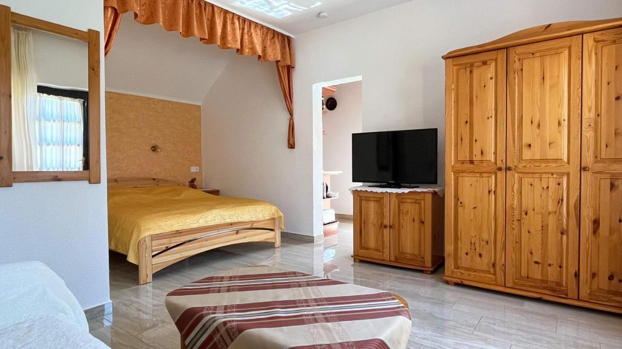 Magyar Apartmanhazak I-Iii. Zalakaros Exterior foto